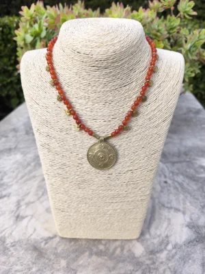 Collar cornalina con detalles dorados India