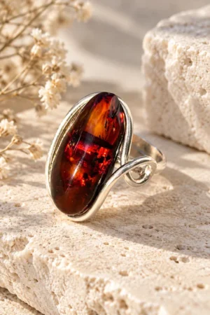 anillo-ajustable-con-ambar-de-lituania-tono-miel-y-laton Anillo ajustable con Ámbar de Lituania tono miel y latón