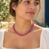 chica-con-collar-de-piedras-de-bolas-de-aventurina-rosa-capote Collar de piedras de bolas de Aventurina rosa capote