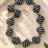 Collar de cuentas artesanales y detalles de Jade