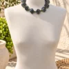 Collar de cuentas artesanales y detalles de Jade
