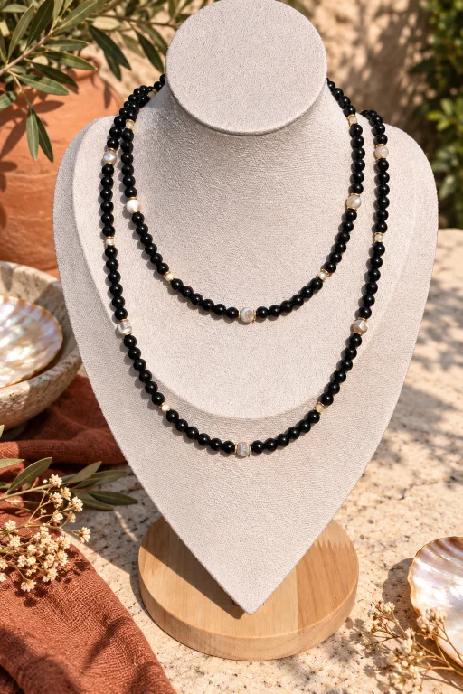 Collar de Turmalina negra y perlas de río de Nácar