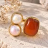 detalle-anillo-ajustable-con-piedra-de-cornalina-perla-y-bronce Anillo ajustable con piedra de Cornalina, perla y bronce