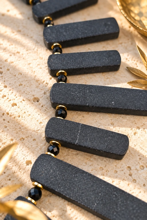Collar de barritas de Ónix y detalles de Turmalina negra