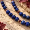 Collar de bolas de lapislázuli y pequeños granates
