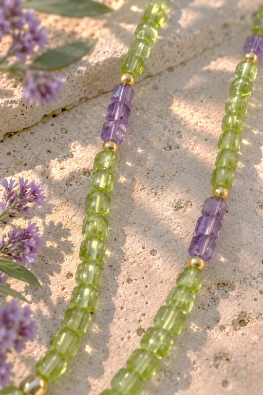detalle-collar-de-piedras-facetadas-de-peridoto-y-amatista Collar de piedras facetadas de Peridoto y Amatista