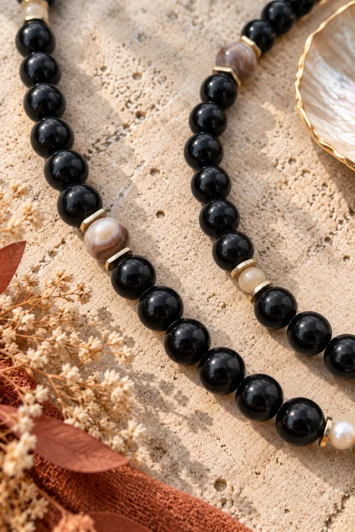Collar de Turmalina negra y perlas de río de Nácar