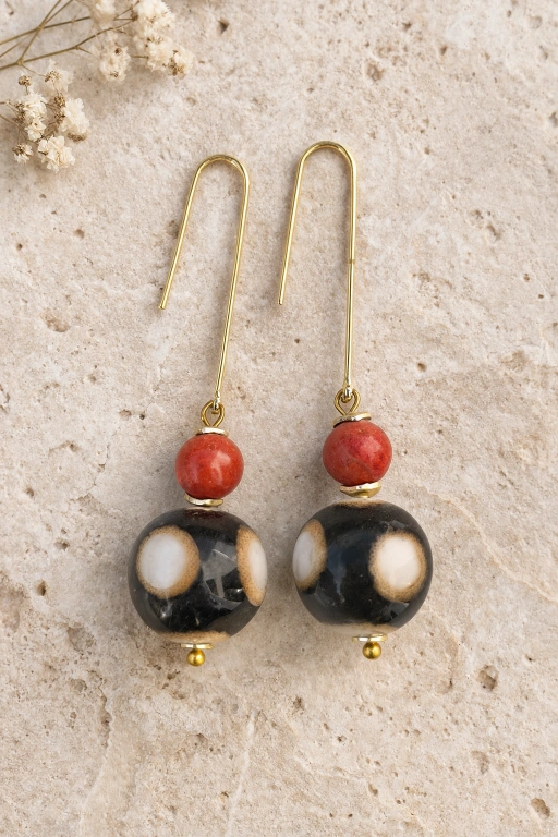 detalle-pendientes-de-bola-de-resina-artesanal-y-coral-manzana Pendientes de bola de resina artesanal y Coral manzana