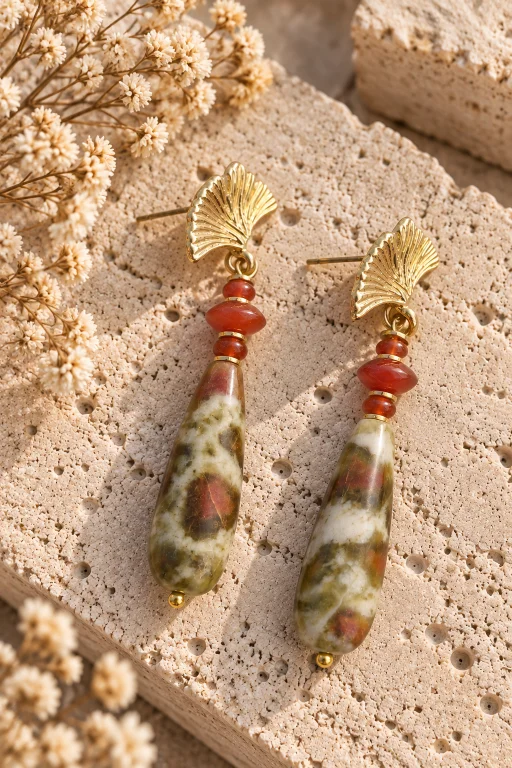 detalle-pendientes-de-gotas-de-serpentino-y-detalles-de-cornalina Pendientes de gotas de Serpentino y detalles de Cornalina