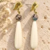 Pendientes de Hueso y Ágata con enganche de hoja de Ginkgo