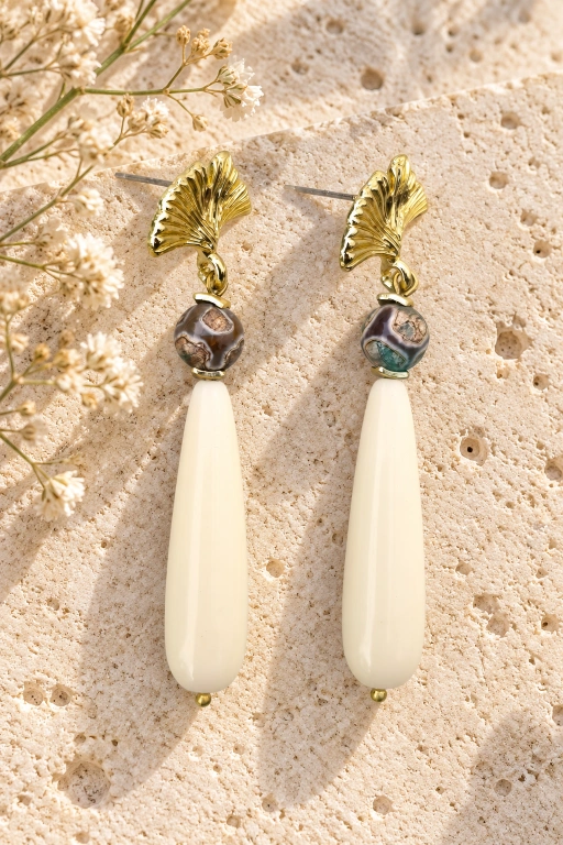 Pendientes de Hueso y Ágata con enganche de hoja de Ginkgo